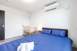 卧室4：双人床和婴儿床